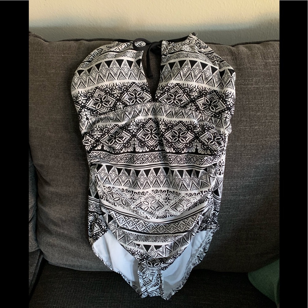 Liz Claiborne one piece bathing suite